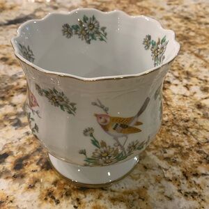 Vintage Ardalt-Lenwile hand painted vase with bird pattern.